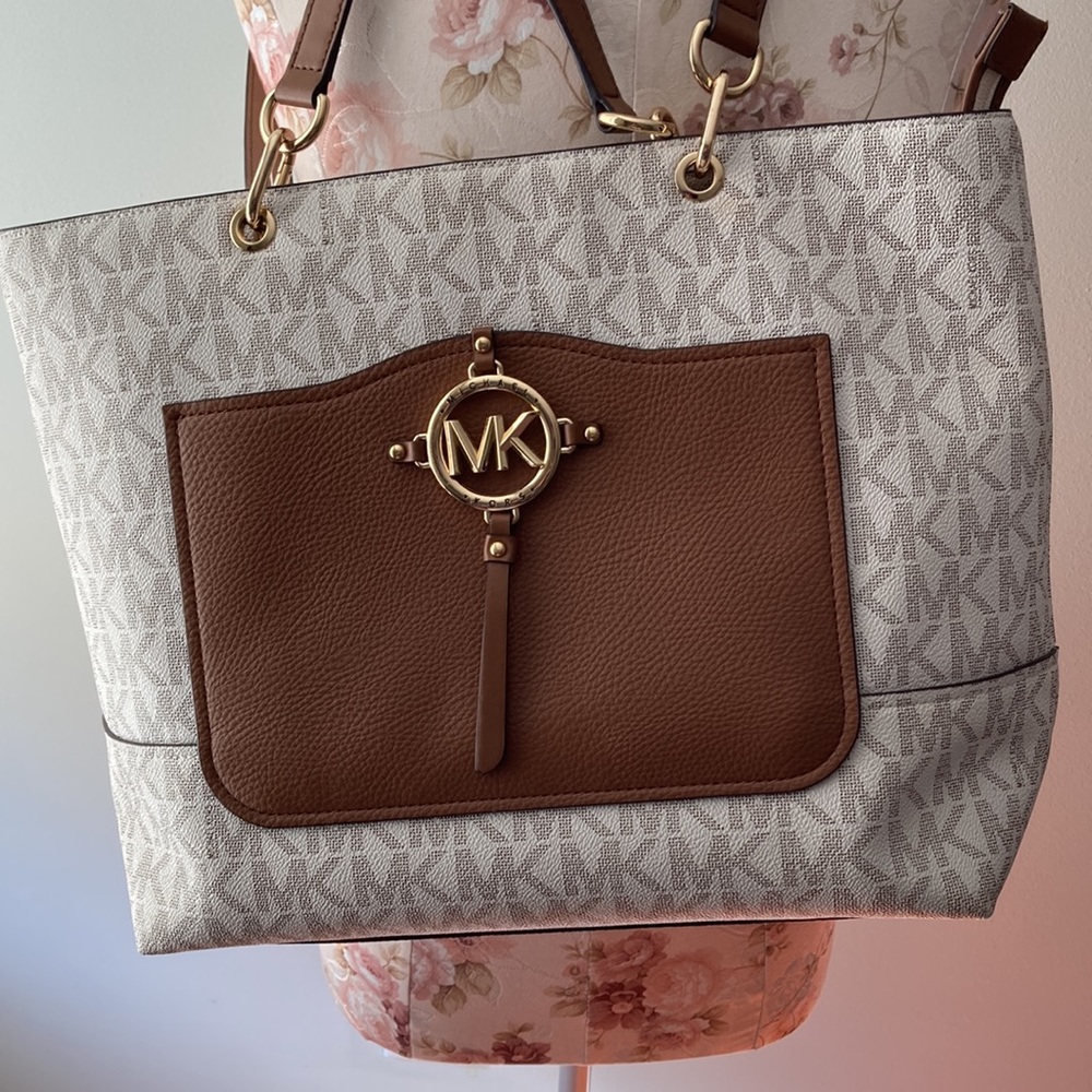 Amy Large Tote Bag